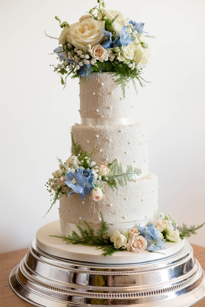 MorLove Wedding Photographer Inspiration Lace Wedding cake